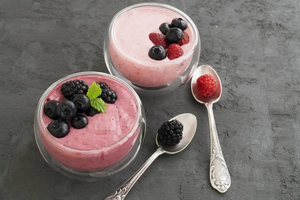 Berry Iogurte Natural Uma Tigela Vidro — Fotografia de Stock