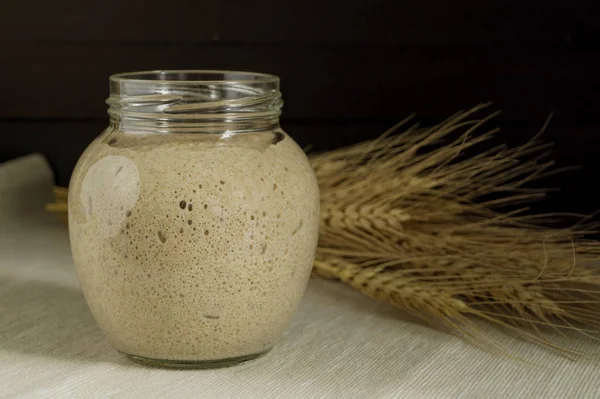 Actief Roggebrood Een Glazen Pot Voor Zelfgemaakt Brood — Stockfoto