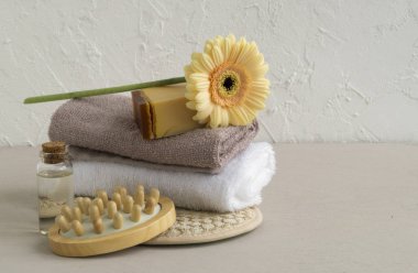 El yapımı sabun doğal malzemelerden. açık renkli