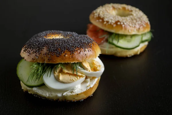 Bagels Egg Cucumber Black Background — Stock Photo, Image