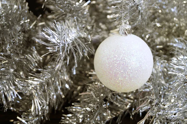 人造银树特写 圣诞节背景 — 图库照片