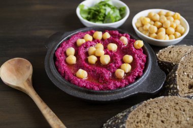 Uygun bir diyet. Pancar humus çavdar ekmeği ile