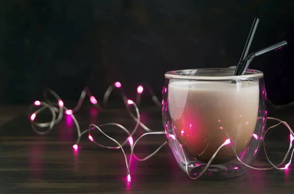 Рождественский Коктейль Эггног Светлом Фоне Стеклянной Кружке — стоковое фото