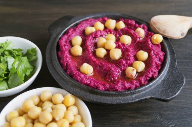 Uygun bir diyet. Pancar humus çavdar ekmeği ile