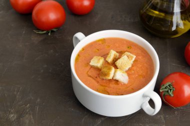 Geleneksel soğuk gazpacho çorbası. İspanyolca, Akdeniz mutfağı
