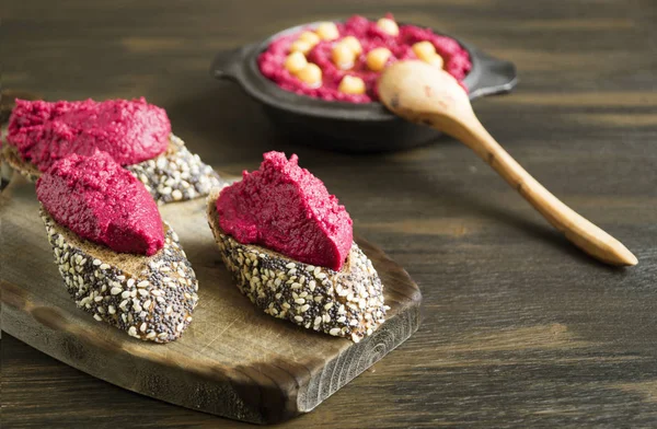 Uygun bir diyet. Pancar humus çavdar ekmeği ile