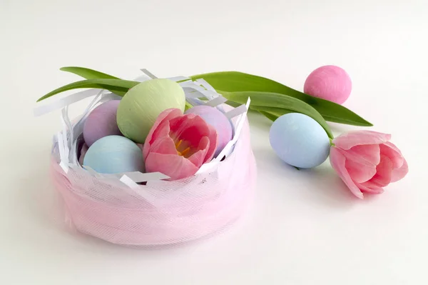 Velikonoční Barvy Malovaná Vajíčka Bílém Pozadí — Stock fotografie