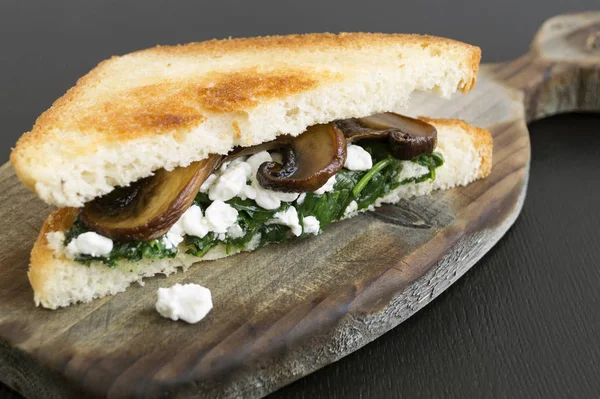 sandwich with spinach, cottage cheese and mushrooms