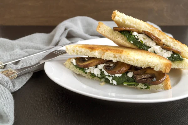 sandwich with spinach, cottage cheese and mushrooms