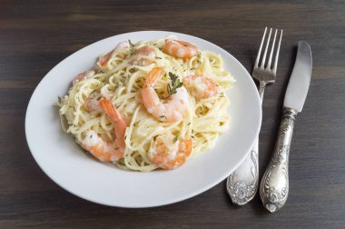 Spagetti krem peynir beyaz soslu karides - İtalyan yemeği st