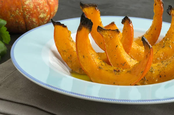 baharat ve zeytinyağı ile kızartılmış kabak