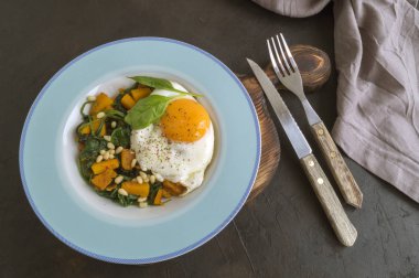 Ispanaklı ve balkabaklı yumurta..