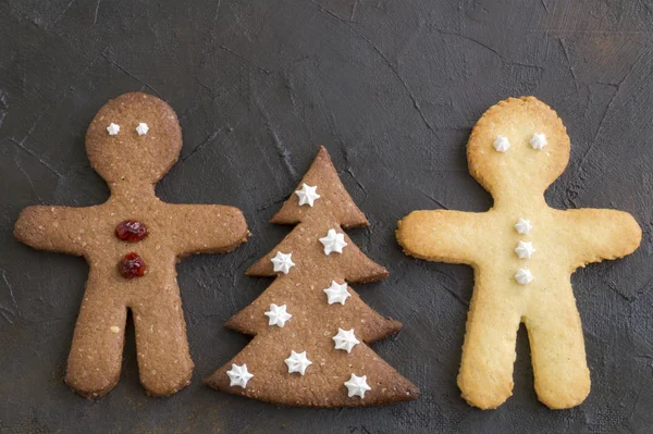 自制的各种形状的儿童圣诞饼干 — 图库照片