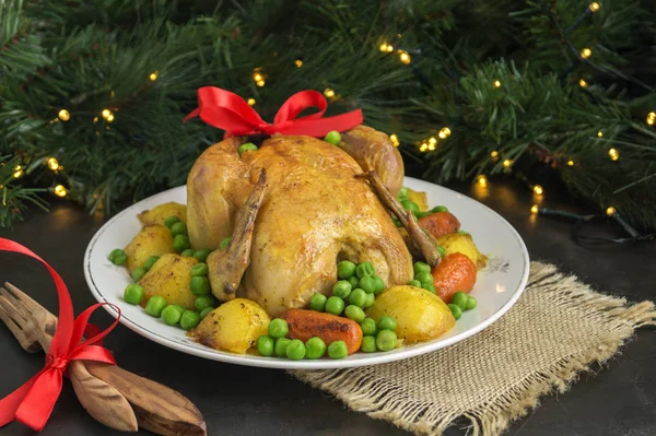 Frango assado no forno. prato festivo. — Fotografia de Stock