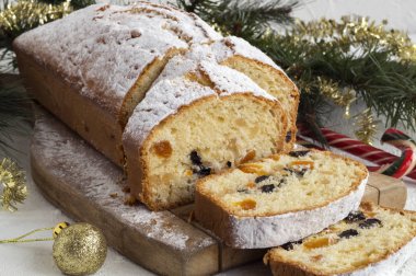 Noel için geleneksel meyveli pasta, kuru üzüm ve fındıklı. Ch ile