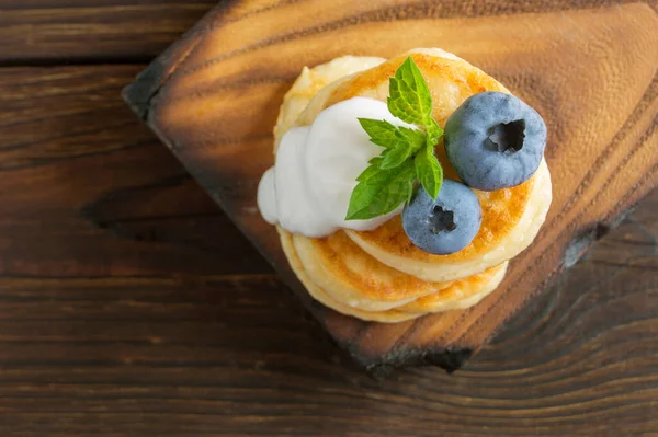 Cottage Cheese Pancakes Syrniki Fresh Berries Breakfast — Stock Photo, Image