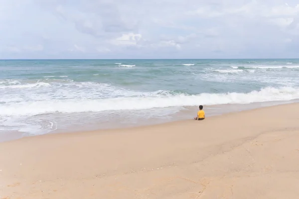 Asain Garçon Sur Plage — Photo