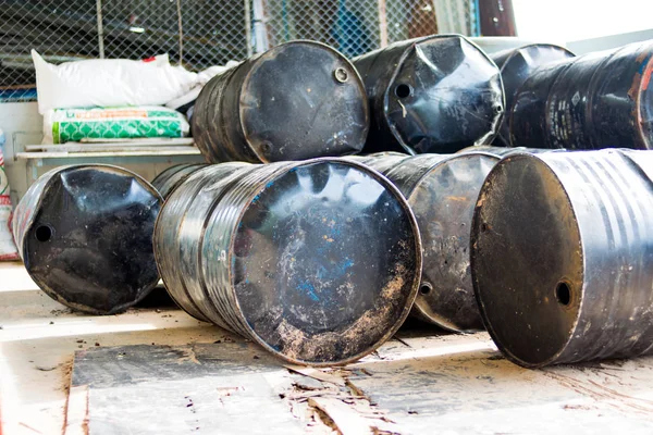Barriles Petróleo Negro Vacío —  Fotos de Stock