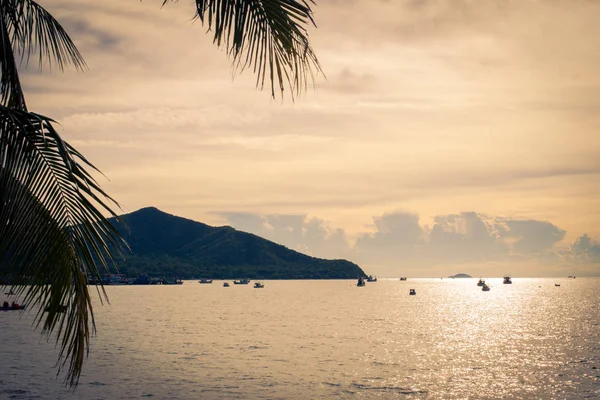 Dağ deniz plaj manzarası Tayland