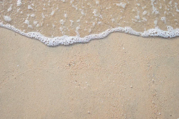 Ondas Água Mar Com Bolhas Praia Areia — Fotografia de Stock