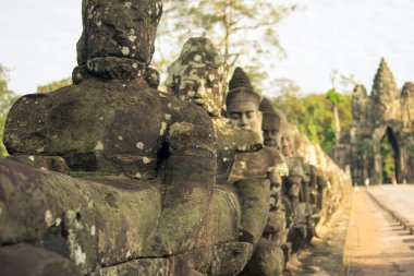 angkor ön kapı devleri thom
