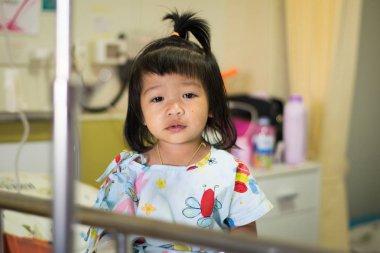 hastane yatağında hasta kız hasta