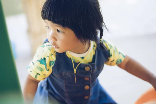 Asiático Bebé Chica Jugando Playground — Foto de Stock