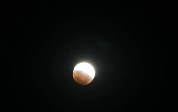 血满月的概念 一个红色的满月对黑色的天空 — 图库照片