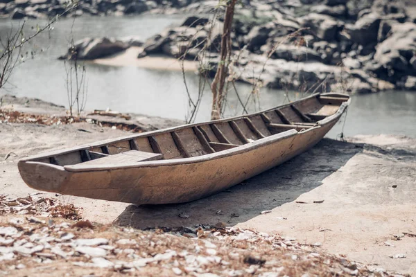 Viejo Barco Madera Cerca Del Río — Foto de Stock