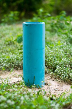 zeminde pvc boru etrafında çim var