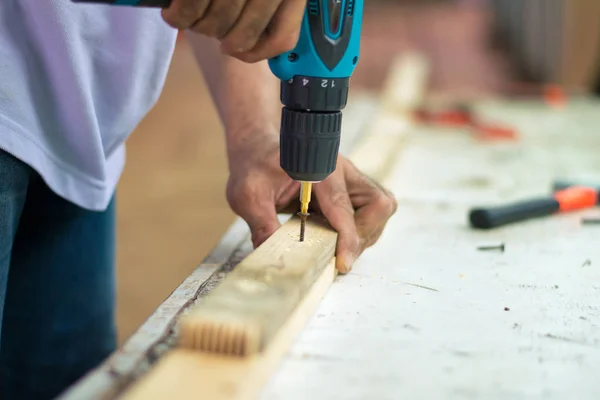 Carpenter Man Using Electric Drill Worker Table — Stock Photo, Image