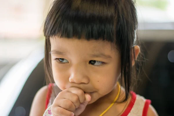 Крупним Планом Азіатська Дівчина Дитячий Кашель — стокове фото