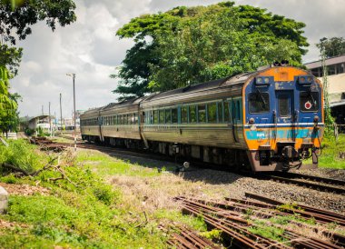 tayland tren çalışan yakın