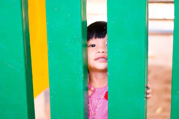 Niño Feliz Jugando Parque Infantil — Foto de Stock