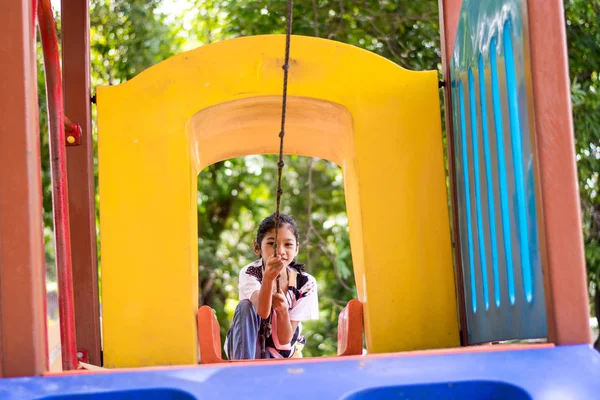 Criança Feliz Brincando Playground — Fotografia de Stock