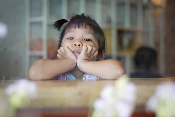 Masada Asyalı Meraklı Çocuklar — Stok fotoğraf