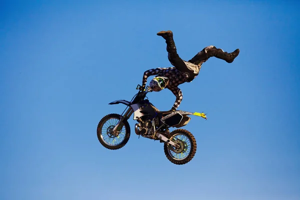 Pro Motocross Rider Riding Fmx Motorbike Jumping Performing Extreme Stunt — Stock Photo, Image