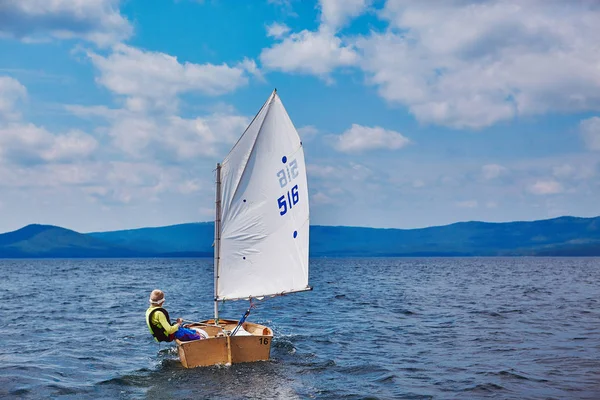 Vela Treinamento Iatismo Esporte Crianças Lago — Fotografia de Stock