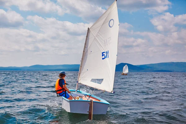 Yelken eğitim Yatçılık spor çocuklar göle