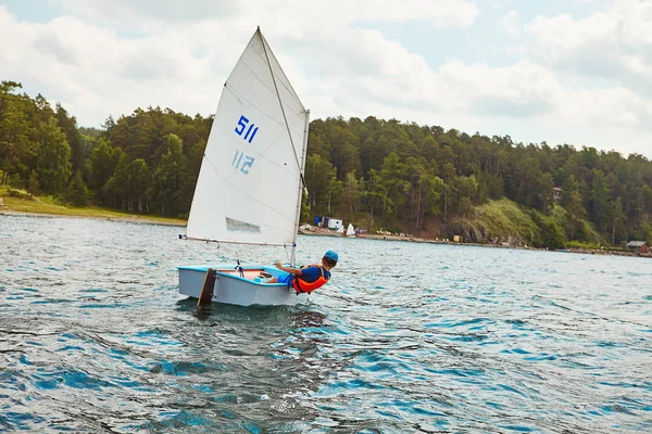 Yelken Eğitim Yatçılık Spor Çocuklar Göle — Stok fotoğraf