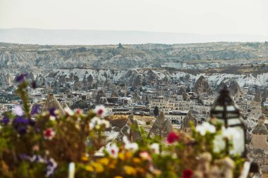 Türkiye'de Cappadocia volkanik kanyon mağara evlerin sayısı