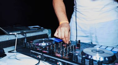 DJ eller parti gerçekçi