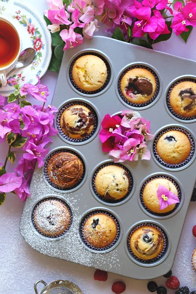 Sadece Pişmiş Formundaki Muffins — Stok fotoğraf