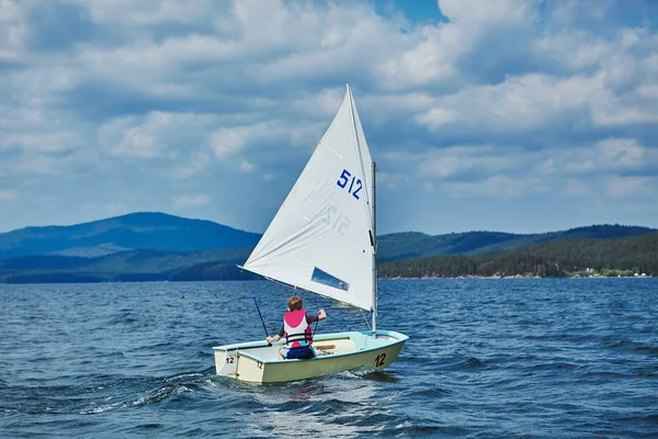 Vela Treinamento Iatismo Esporte Crianças Lago — Fotografia de Stock