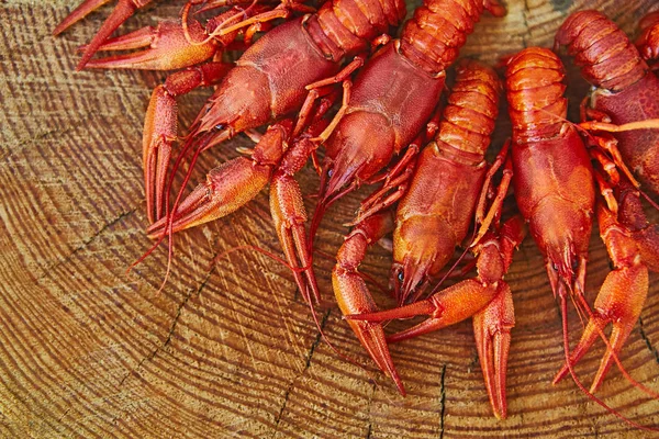 Crawfish Dimasak Dan Disajikan Latar Belakang Kayu — Stok Foto