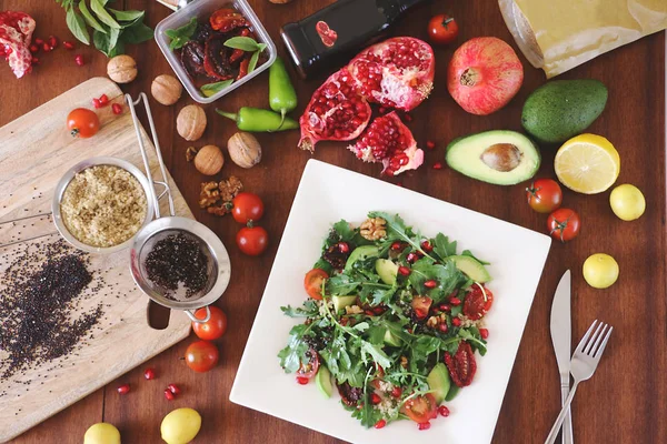 Pomegranate and rocket salad with avocado