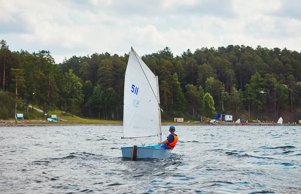 Vela Treinamento Iatismo Esporte Crianças Lago — Fotografia de Stock