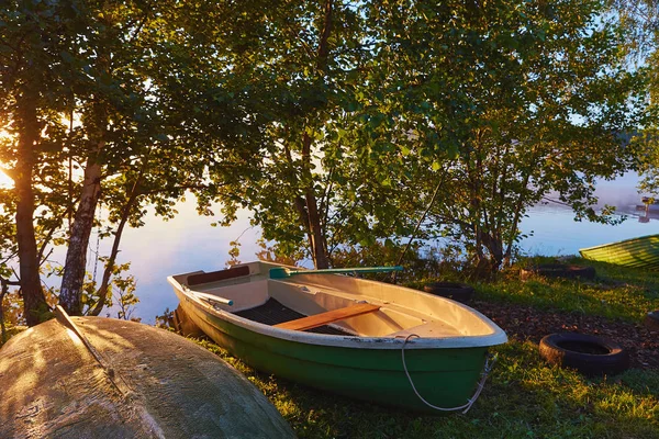 Tranquillo Paesaggio Mattutino Con Nebbia Barche — Foto Stock