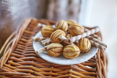 Somun şekil içinde karamelize süt ile geleneksel Rus şenlikli tanımlama bilgileri