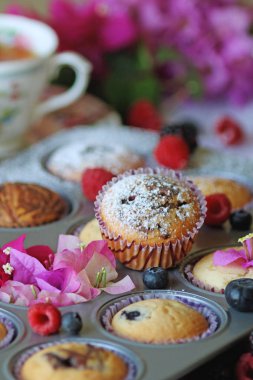 Sadece pişmiş formundaki Muffins